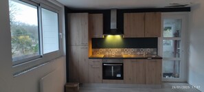 Micro-ondes, four, plaque de cuisson, lave-vaisselle