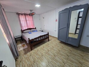 2 habitaciones, tabla de planchar con plancha y wifi gratis 