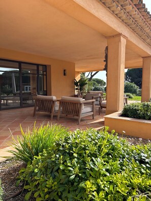 Terrace/patio - Villa on the Cote d'Azur - sea view and close to the beach (Sainte-Maxime)