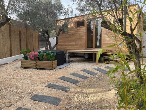 NEW Tiny House des Oliviers with private Jacuzzi