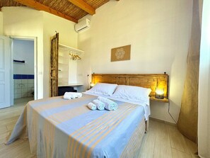 1 bedroom, desk, iron/ironing board, WiFi