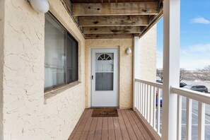 Exterior detail - 2 Bedroom, 1 Bath, Senior Week and Groups welcome (Ocean City)