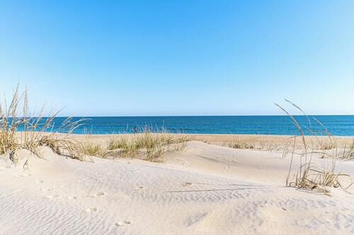 2 Bedroom 2 bath in an Ocean Front building, just steps away from the beach