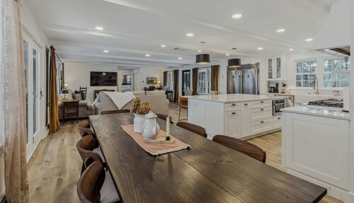 Charming Ranch in the Woods - Woodstock Way