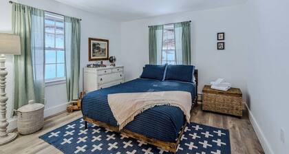 Charming Ranch in the Woods - Woodstock Way