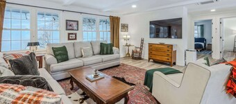 Charming Ranch in the Woods - Woodstock Way