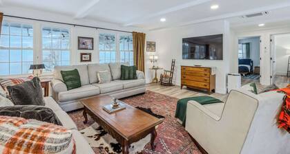 Charming Ranch in the Woods - Woodstock Way