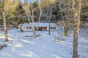 Exterior - Charming Ranch in the Woods - Woodstock Way (Woodstock)