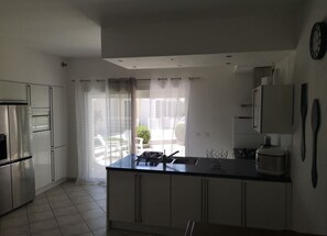 Fridge, microwave, oven, stovetop - Beautiful villa for 10 people (Sauvian)