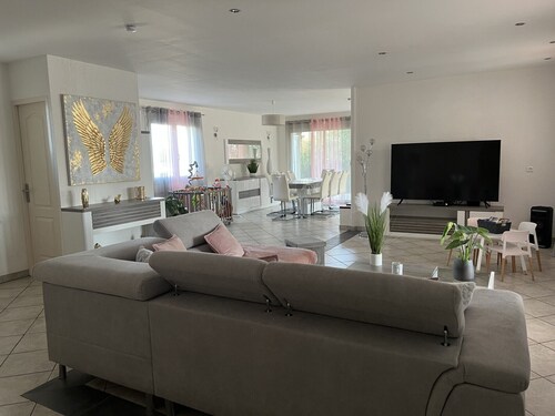 Beautiful villa for 10 people