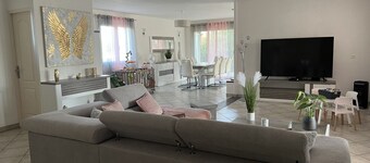 Beautiful villa for 10 people