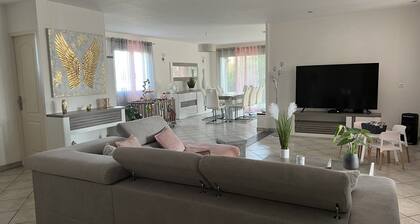 Beautiful villa for 10 people