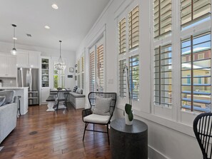 Smart TV - Sunny Side Up | Rooftop Balcony + Bikes (Inlet Beach)