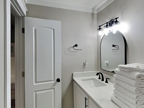 Towels - Easy on Eastern Lake | Pet Friendly Luxury Townhome (Santa Rosa Beach)