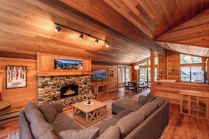 Smart TV, fireplace