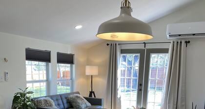 Charming 1-bedroom cottage with WiFi, AC in amazing San Antonio