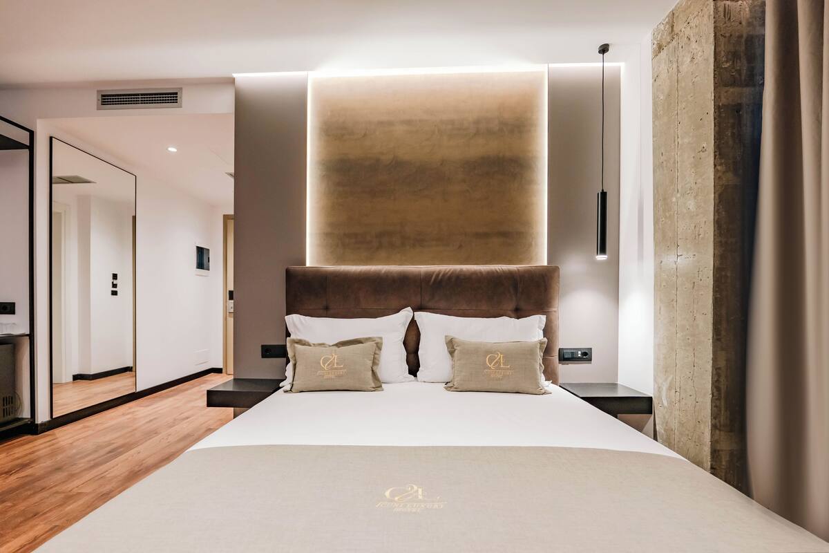 1 habitación, sistema de insonorización, wifi gratis y ropa de cama