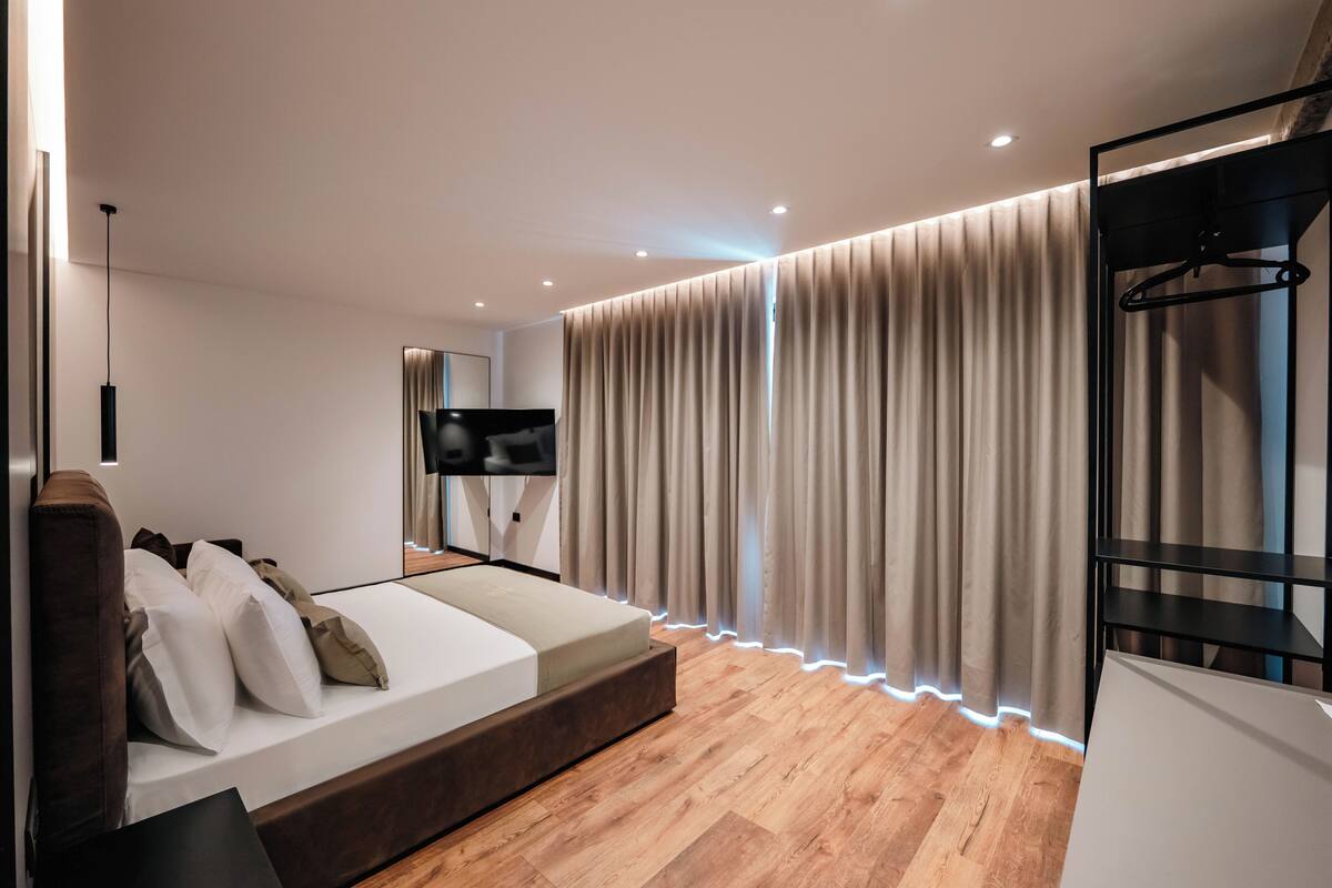 1 habitación, sistema de insonorización, wifi gratis y ropa de cama