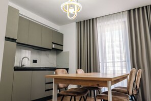 Suite superior | Zona de estar | Smart TV de 42 pulgadas con canales por satélite