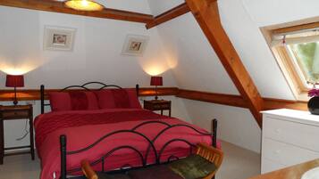 3 habitaciones, tabla de planchar con plancha y cuna de viaje