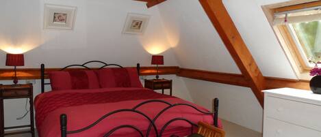 3 bedrooms, iron/ironing board, travel cot, free WiFi