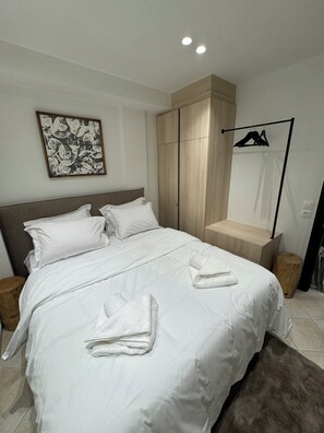 2 bedrooms, iron/ironing board, WiFi, bed sheets