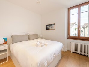 3 habitaciones, tabla de planchar con plancha, wifi y ropa de cama 