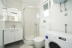 Apartment, 3 Bedrooms, Smoking, Balcony | Bathroom | Toilet paper