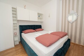 Apartment, 3 Bedrooms, Smoking, Balcony | 4 bedrooms