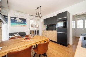 Departamento, 3 habitaciones, para fumadores, balcón | Comedor