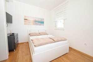 Apartment, 3 Bedrooms, Smoking, Balcony | 4 bedrooms