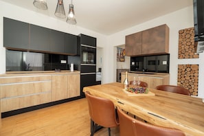 Apartment, 3 Bedrooms, Smoking, Balcony | Interior