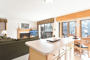 Smart TV, fireplace - Four O'Clock Lodge Retreat: Ski-In, Pool/Hot Tub, Walk to Town (Breckenridge)