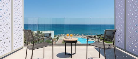 Double Room, Panoramic Sea View | Een kluis op de kamer, een bureau, geluiddichte muren, gratis wifi