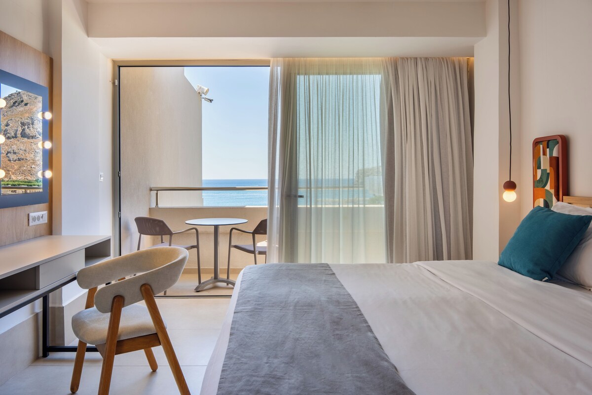 In-room safe, desk, soundproofing, free WiFi