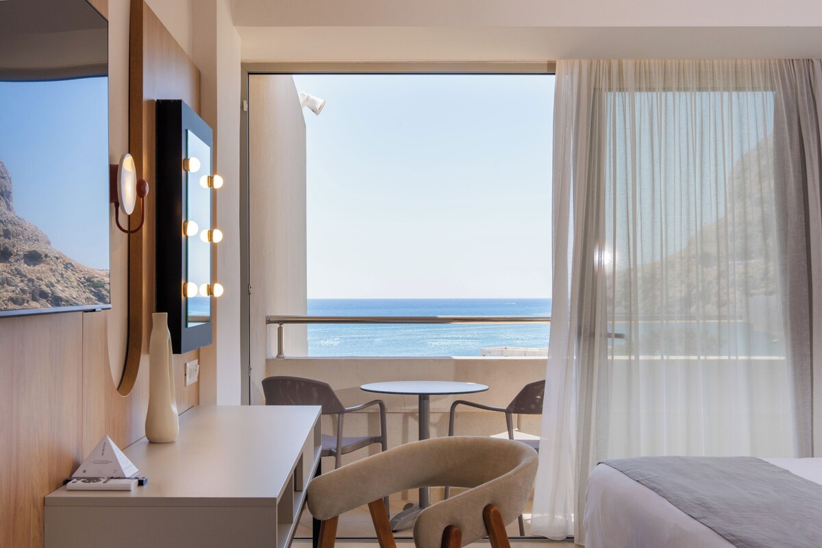 In-room safe, desk, soundproofing, free WiFi