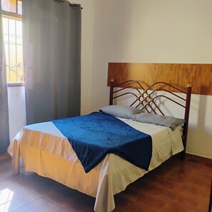 2 bedrooms, desk, iron/ironing board, free WiFi - Big beach house. Near the sea. (Praia Grande)