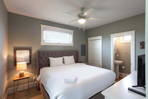 2 chambres, fer et planche à repasser, Wi-Fi, draps fournis
