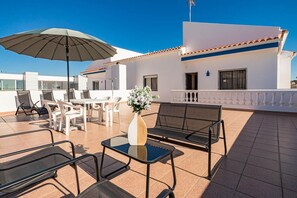 Apartment | Outdoor dining