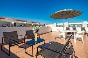 Apartment | Outdoor dining