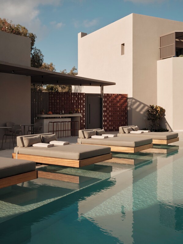 Seasonal outdoor pool, open 8:00 AM to 8:00 PM, pool umbrellas