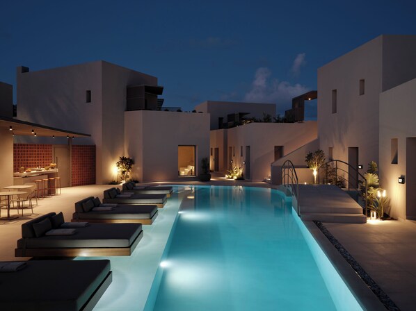 Seasonal outdoor pool, open 8:00 AM to 8:00 PM, pool umbrellas