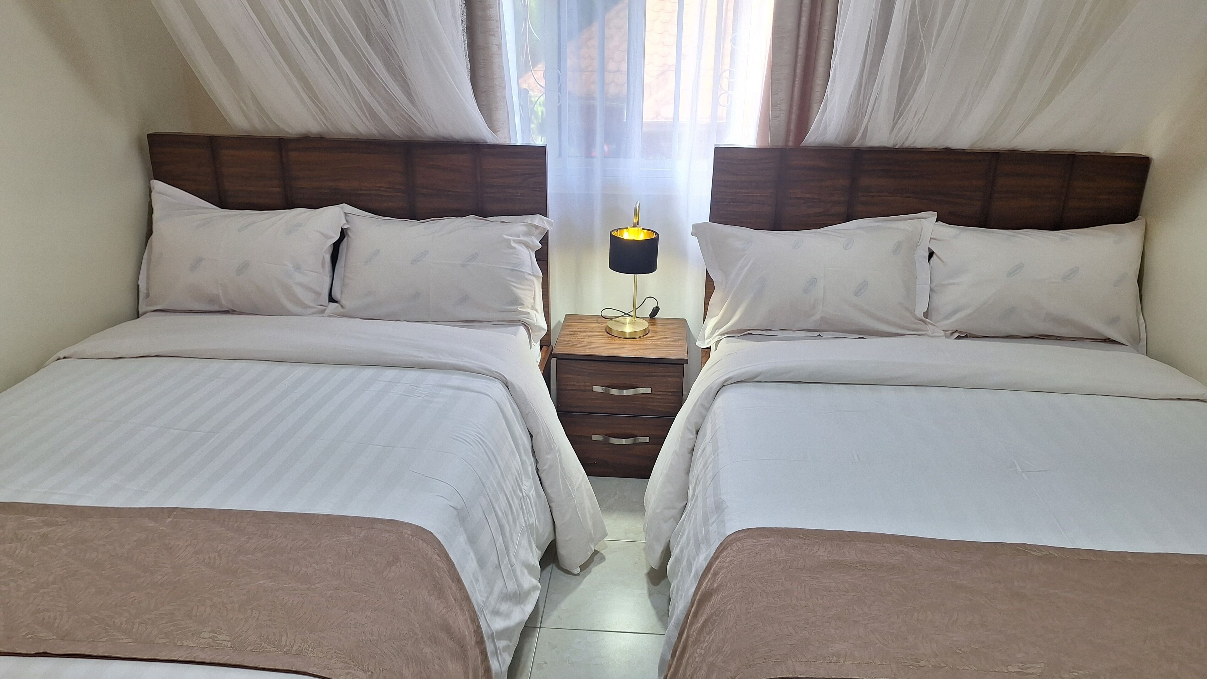 Apartment, 2 Schlafzimmer, Gartenblick | 2 Schlafzimmer, laptopgeeigneter Arbeitsplatz, Verdunkelungsvorhänge
