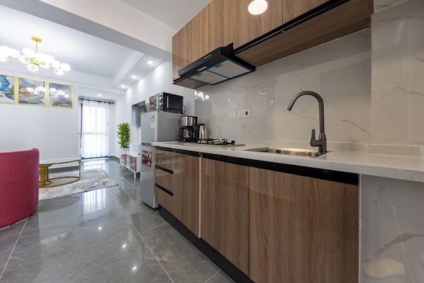 Deluxe Apartment, River View | Private kitchen | Electric kettle