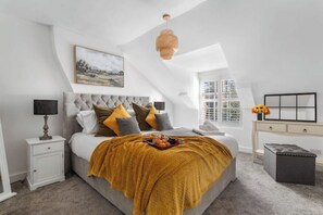 4 bedrooms, desk, iron/ironing board, travel cot - The Postmaster's Retreat! (Mickleton)