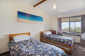 2 bedrooms, iron/ironing board, WiFi