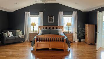 5 bedrooms, desk, iron/ironing board, travel crib