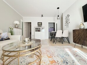 Deluxe Apartment, Balcony, City View | Living area | 47-inch Smart TV with satellite channels, books - Lume Zadar Apartment with parking (Zadar)