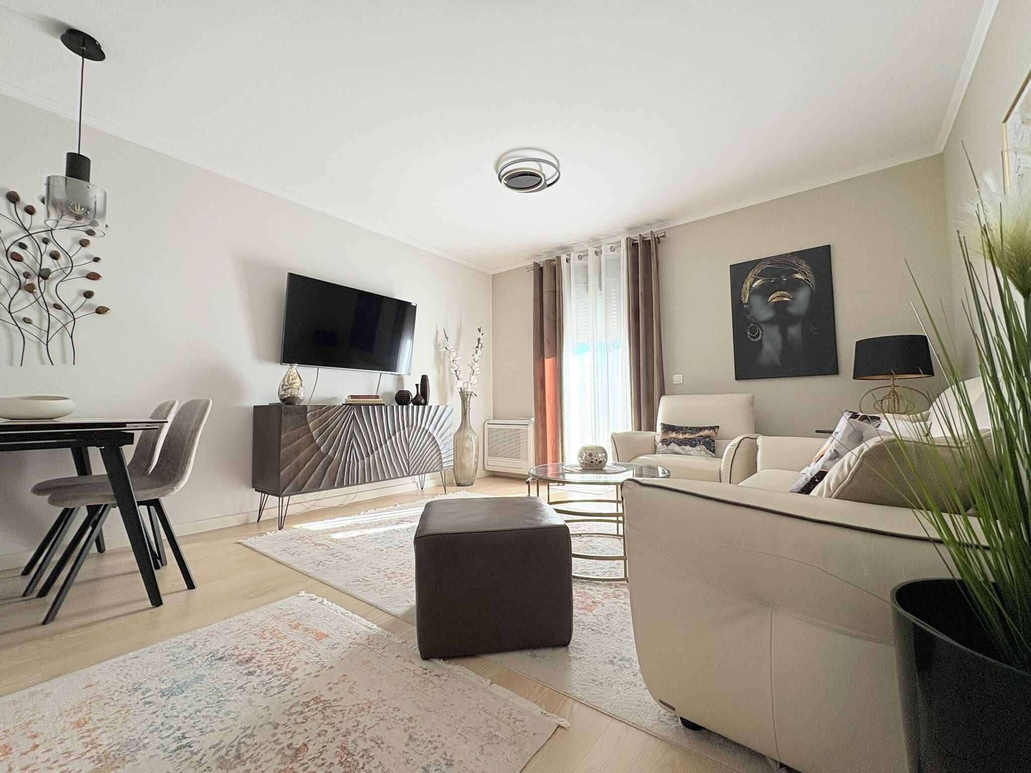 Deluxe-Apartment, Balkon, Stadtblick | Wohnbereich