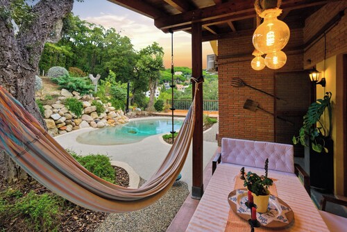 Fantastic house with sea views